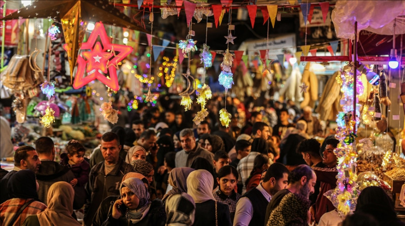 "الزاوية" بغزة.. وجهة الفلسطينيين للتسوّق في رمضان (تقرير)